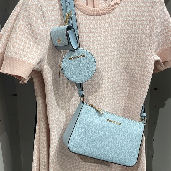 MICHAEL KORS 💙
Jet Set Travel Small Logo Shoulder crossbody Bag tech Pouches - Picture 7 of 13